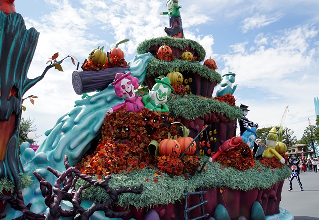 クリッターカントリーをイメージしたフロート