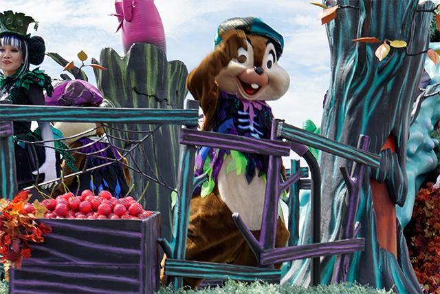 クリッターカントリーをイメージしたフロート