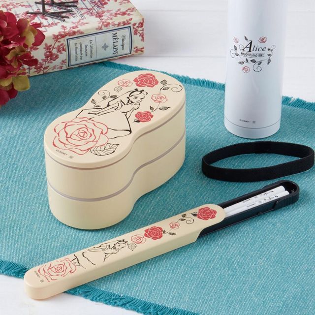 アリスが可愛い！オトナ女子むけの上品なデザイン