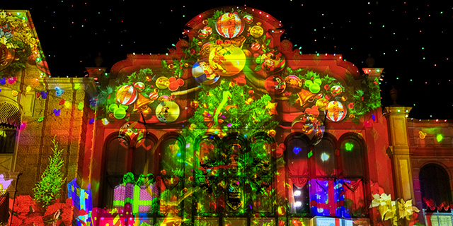 夜もステキな「ディズニー・クリスマス」クリスマスだけの特別な演出や